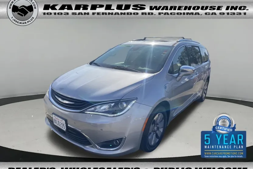 2017 Chrysler Pacifica Hybrid photo 1