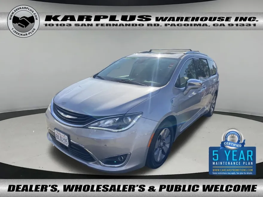 2017 Chrysler Pacifica Hybrid photo 1