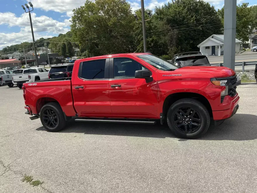 2022 Chevrolet Silverado 1500 Custom photo 1