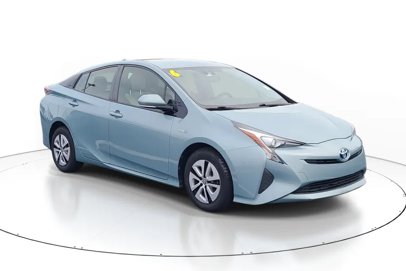 2016 Toyota Prius Four photo 1