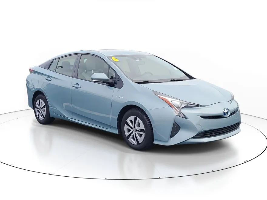 2016 Toyota Prius Four photo 1