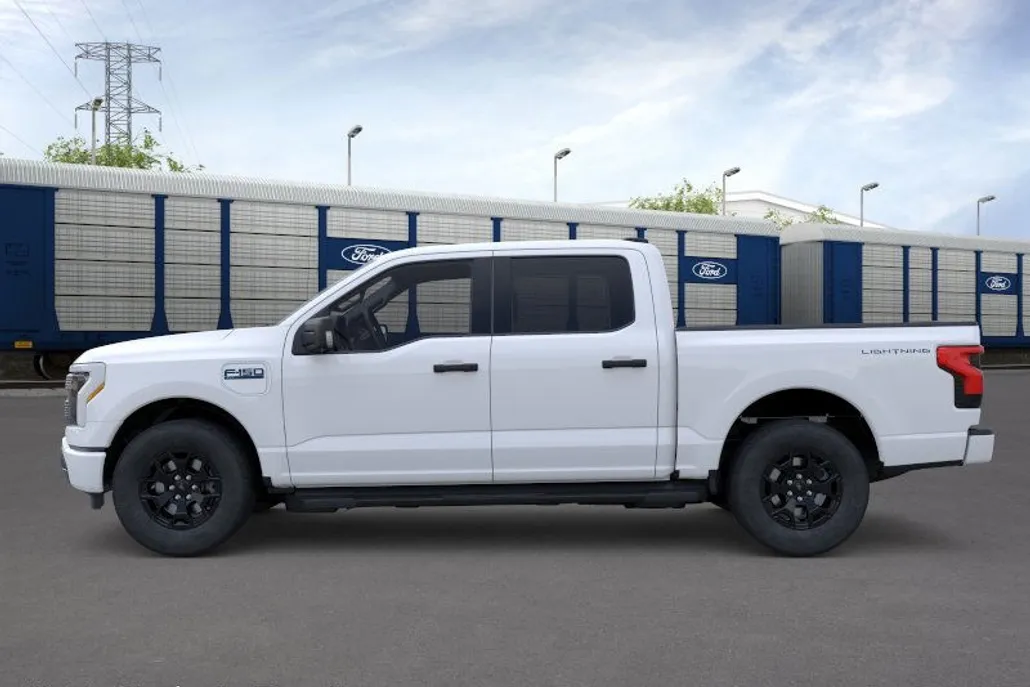 2025 Ford F-150 Lightning XLT photo 1