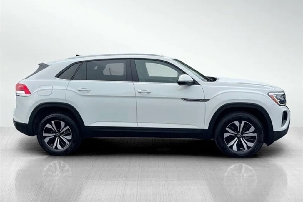 2025 Volkswagen Atlas Cross Sport SE photo 1