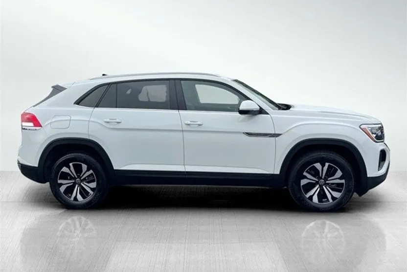 2025 Volkswagen Atlas Cross Sport SE photo 1
