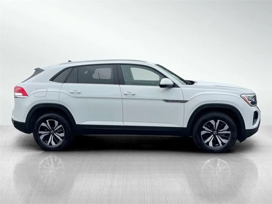 2025 Volkswagen Atlas Cross Sport SE photo 1