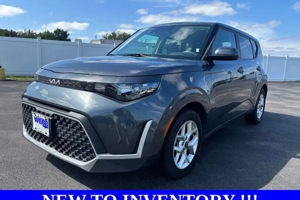 2023 Kia Soul LX photo 1