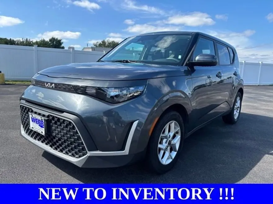 2023 Kia Soul LX photo 1