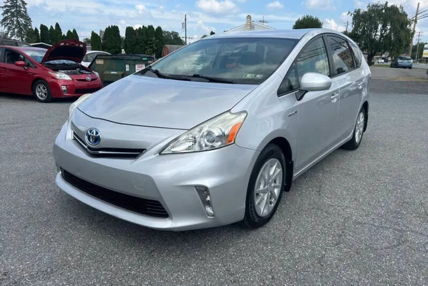 2012 Toyota Prius V Five photo 1