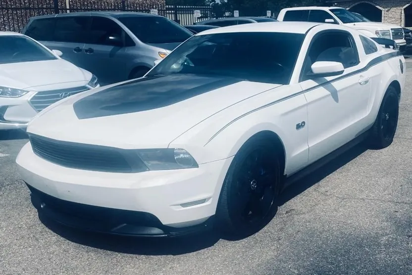 2012 Ford Mustang GT Premium photo 1