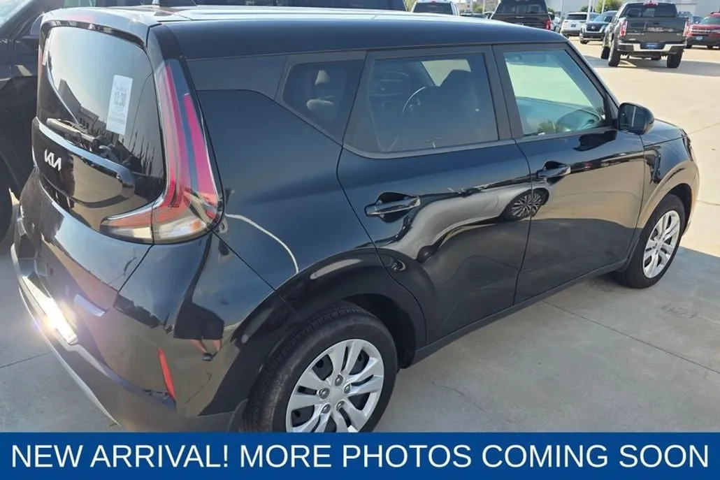 2023 Kia Soul LX photo 1