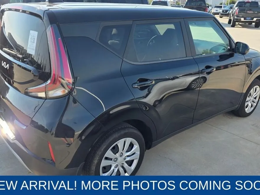 2023 Kia Soul LX photo 1