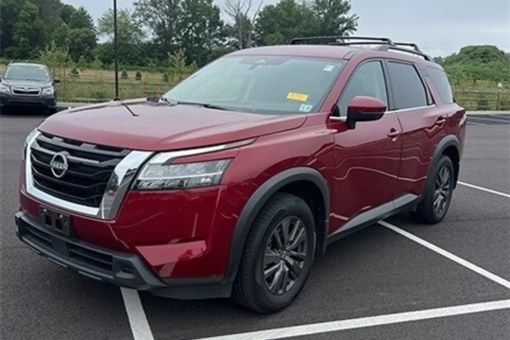 2022 Nissan Pathfinder SV photo 1