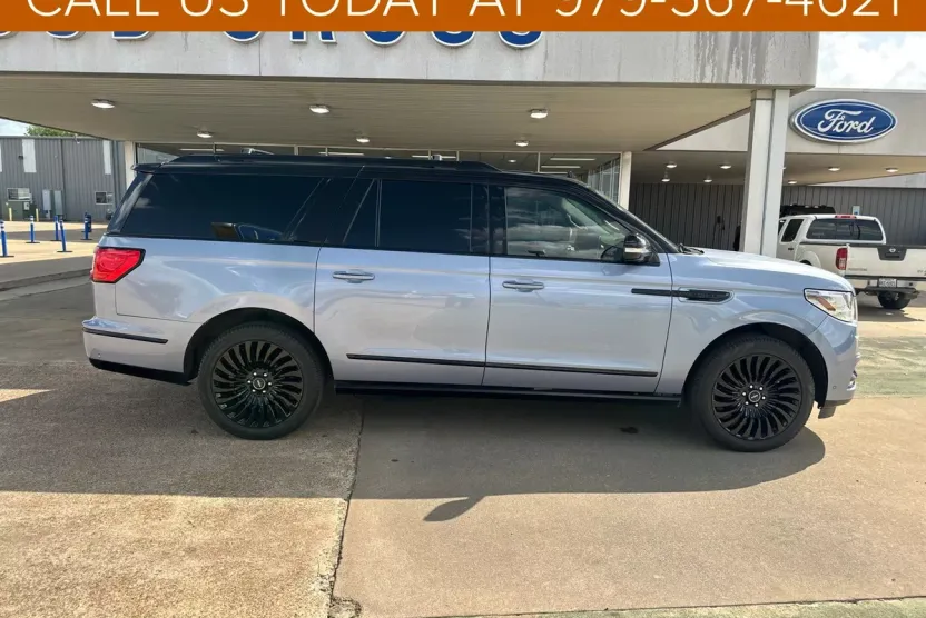 2021 Lincoln Navigator Black Label photo 1