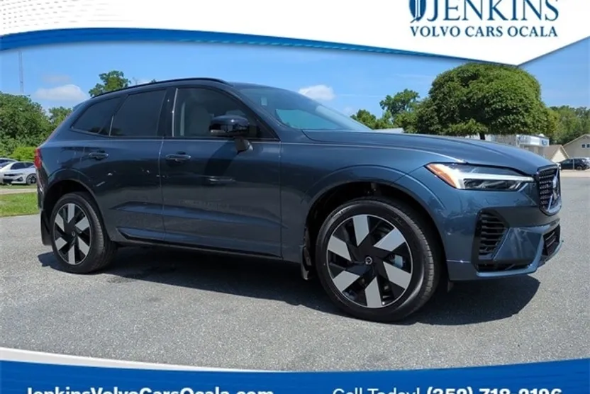 2025 Volvo XC60 Hybrid T8 Plus photo 1
