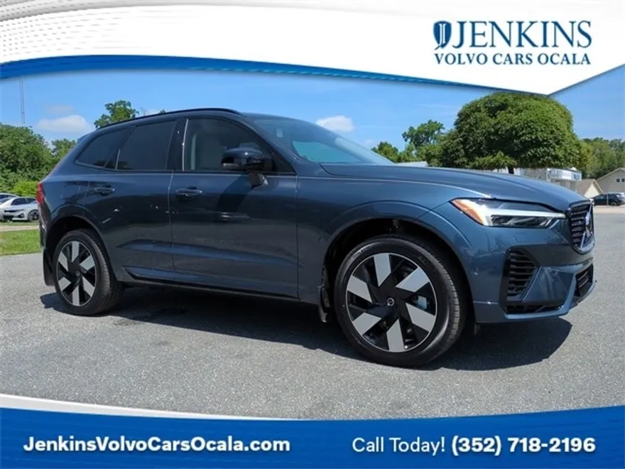 2025 Volvo XC60 Hybrid T8 Plus photo 1