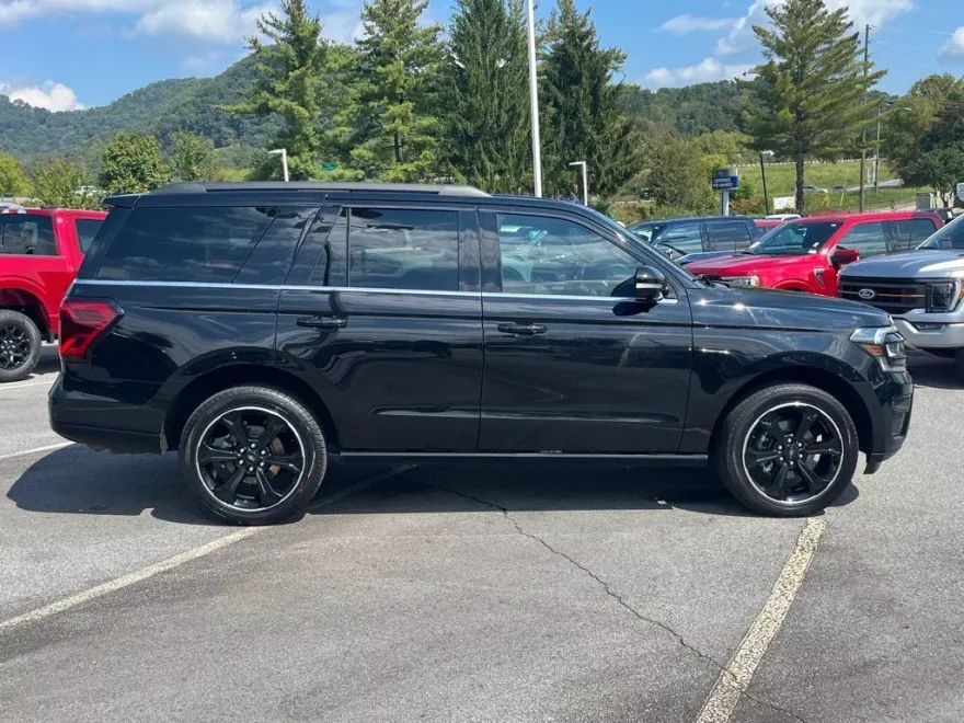 2023 Ford Expedition Limited photo 1