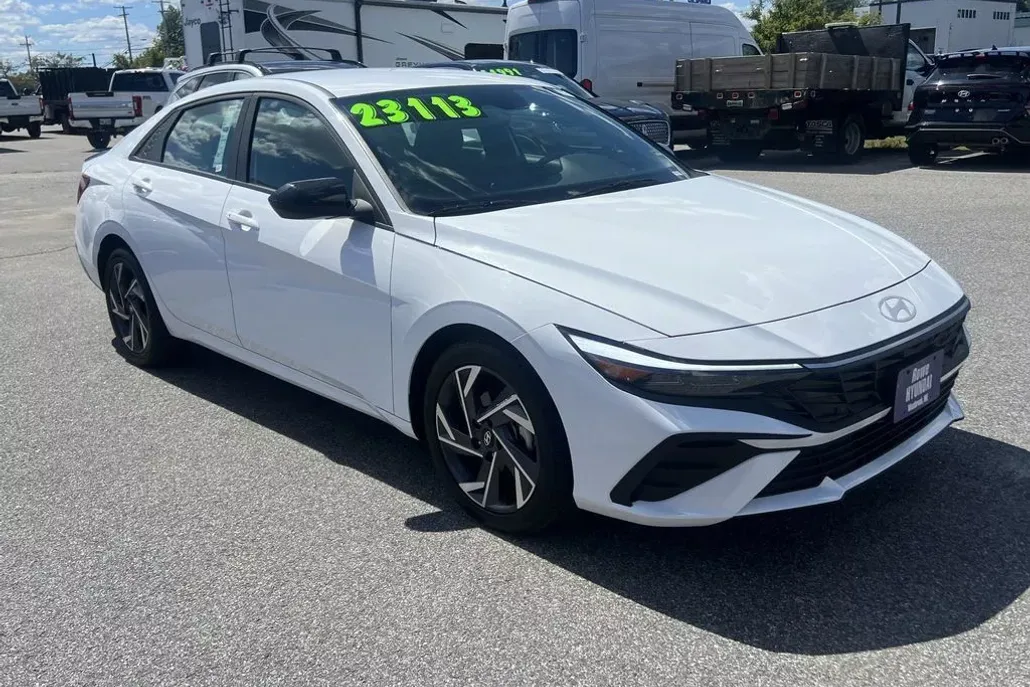 2025 Hyundai Elantra SEL Sport photo 1