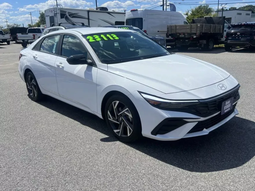 2025 Hyundai Elantra SEL Sport photo 1