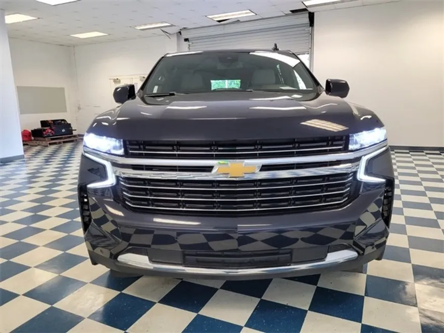 2023 Chevrolet Suburban LT photo 1