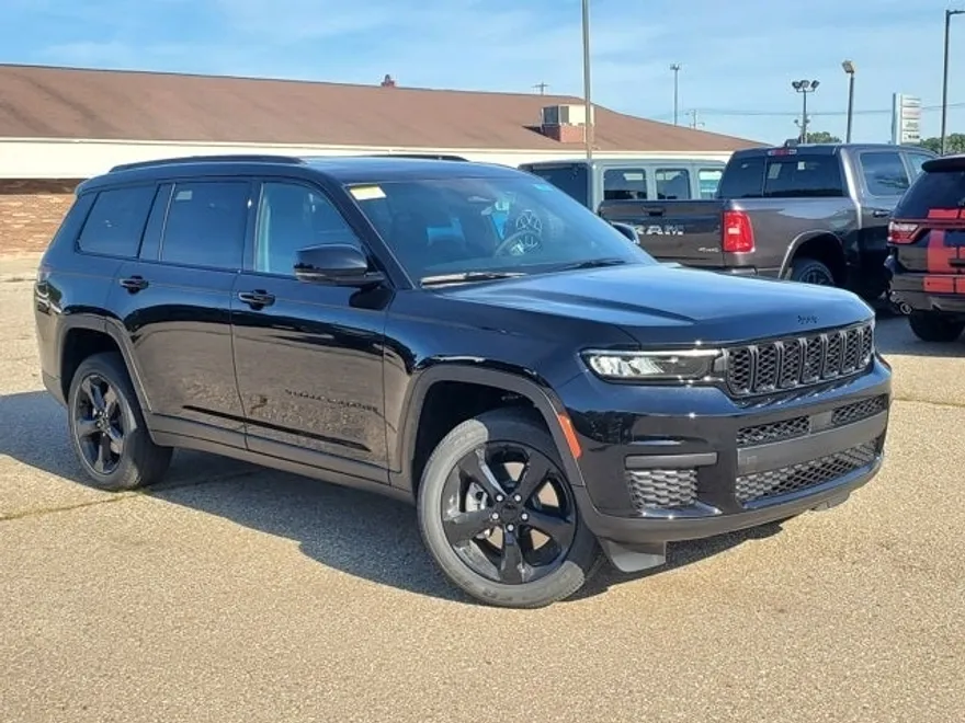 2025 Jeep Grand Cherokee Altitude photo 1