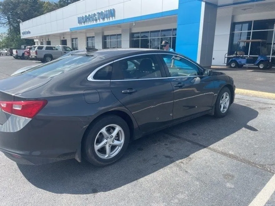 2018 Chevrolet Malibu LS photo 1
