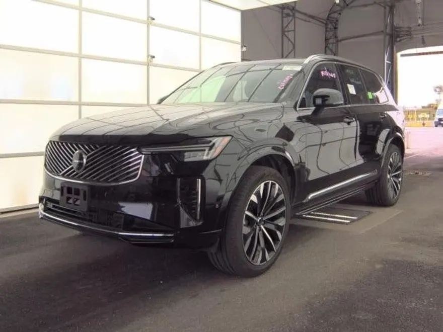 2025 Volvo XC90 Plus photo 1