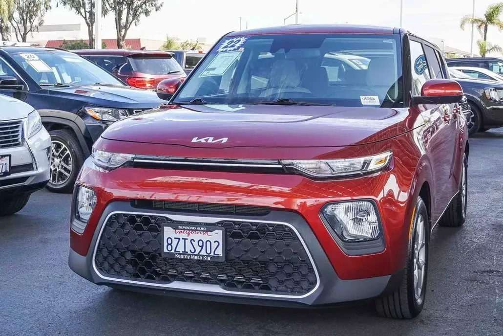 2022 Kia Soul LX photo 1