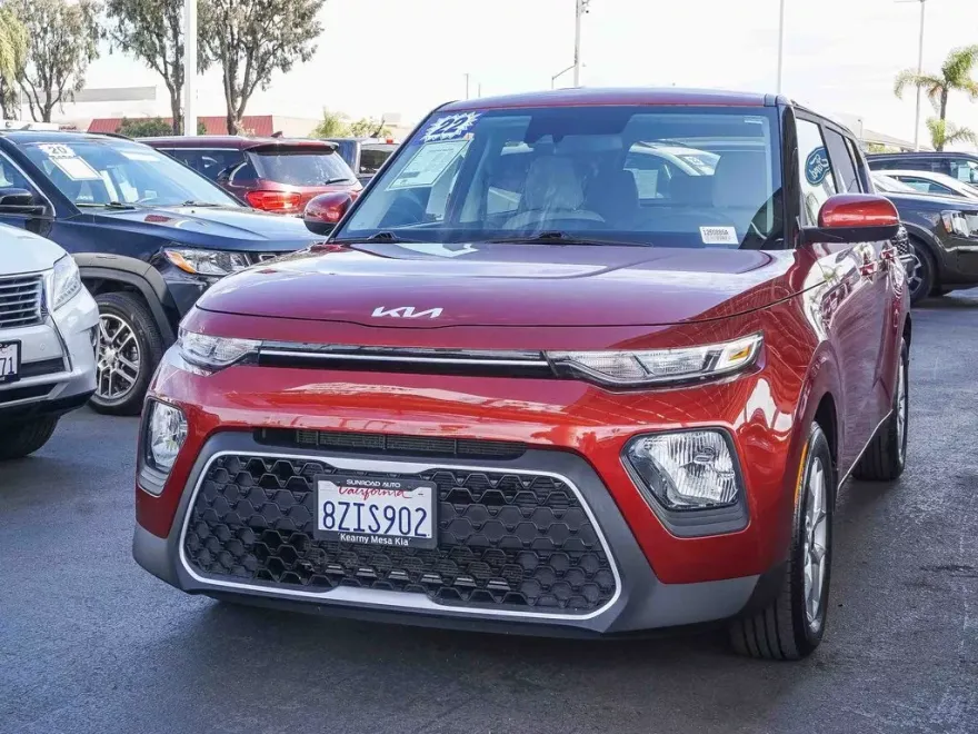 2022 Kia Soul LX photo 1