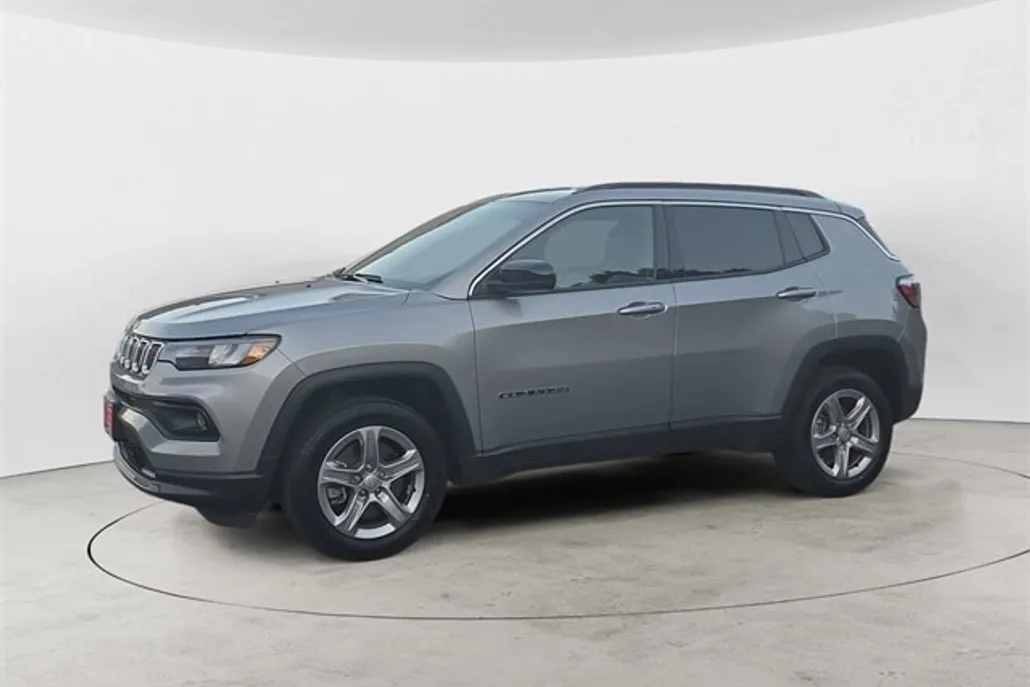 2024 Jeep Compass Latitude photo 1