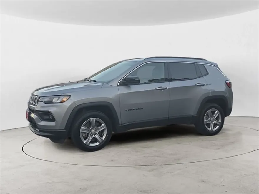 2024 Jeep Compass Latitude photo 1