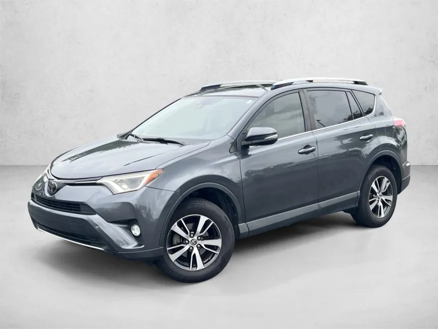2018 Toyota RAV4 XLE photo 1