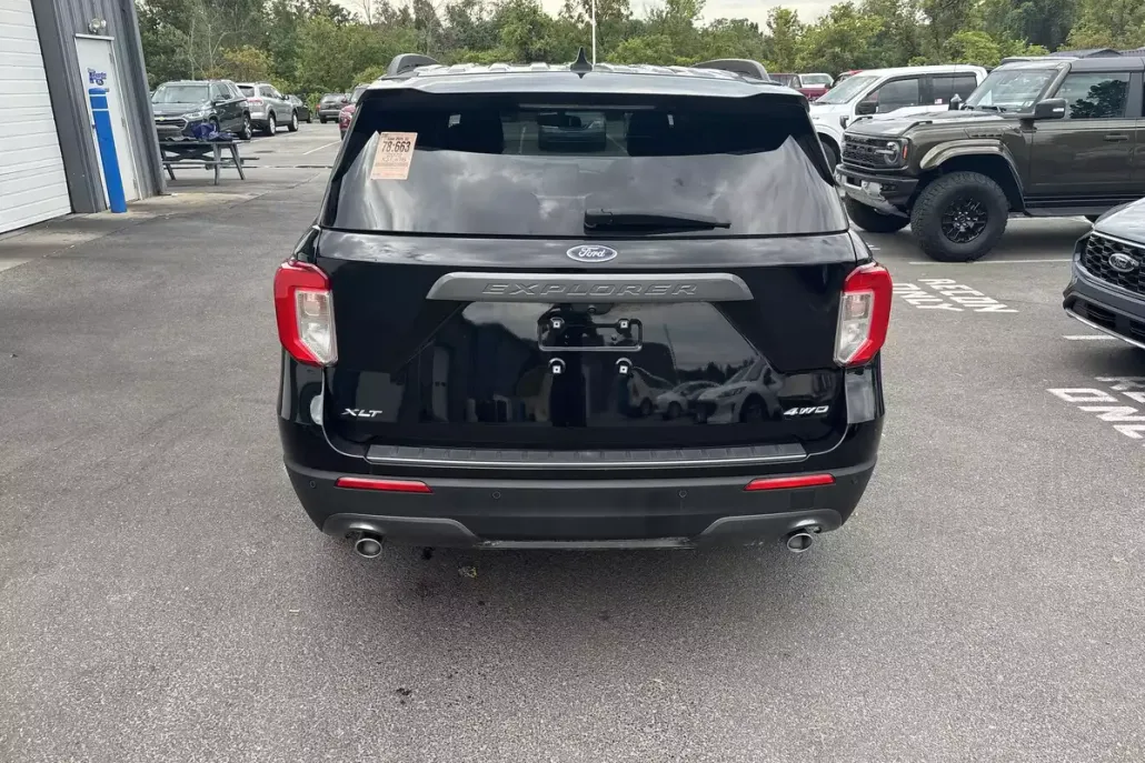 2022 Ford Explorer XLT photo 1