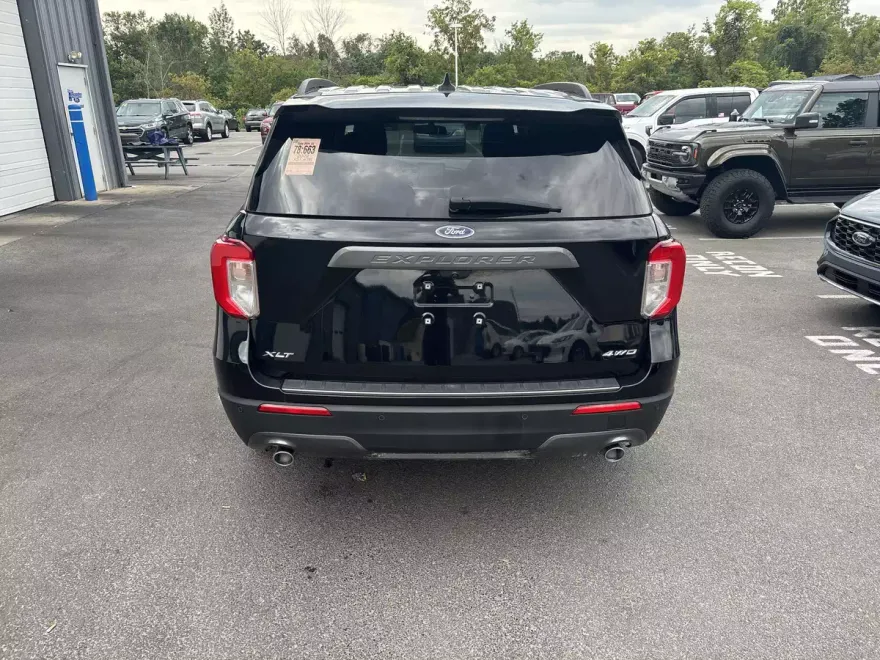 2022 Ford Explorer XLT photo 1