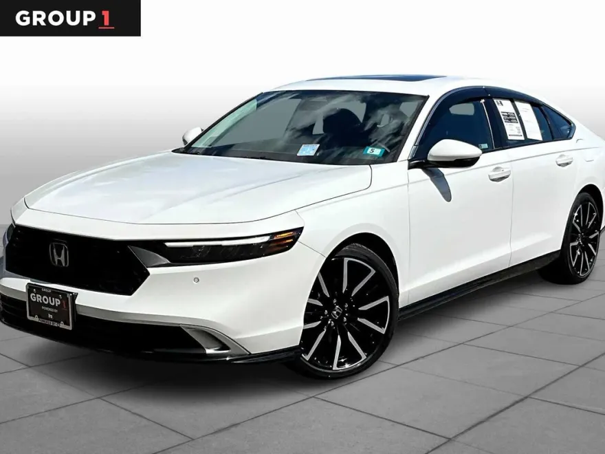2023 Honda Accord Hybrid Touring photo 1