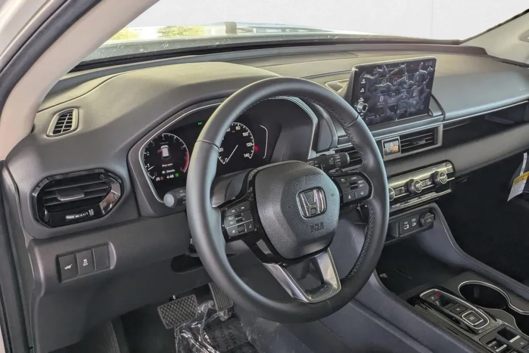 2025 Honda Pilot Touring photo 1