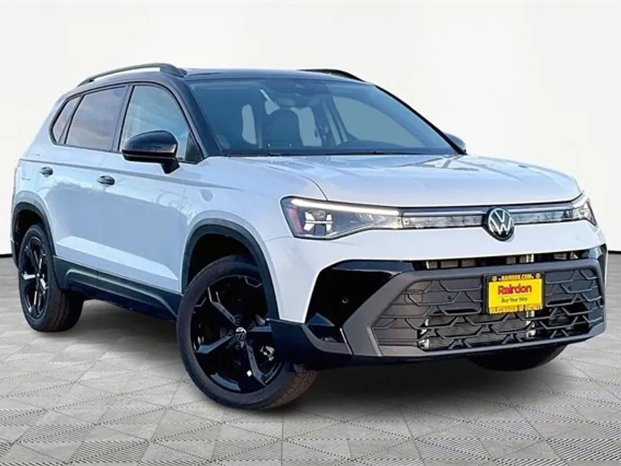 2025 Volkswagen Taos SE photo 1