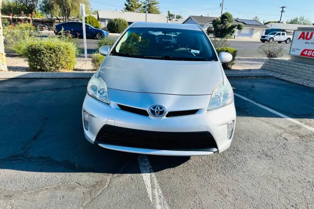 2015 Toyota Prius Three photo 1