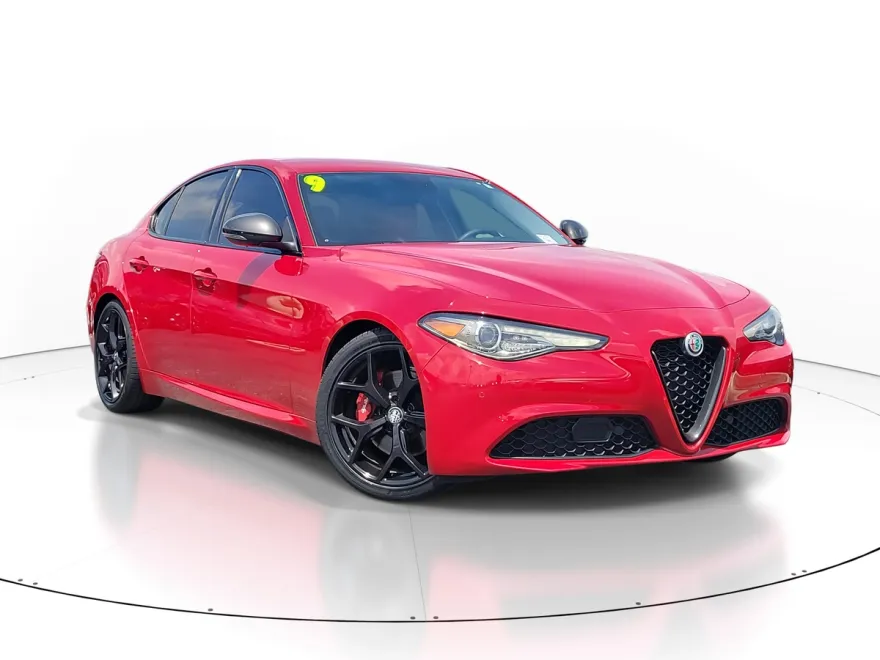 2019 Alfa Romeo Giulia Base photo 1