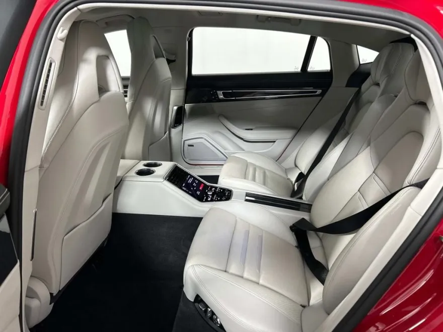 2019 Porsche Panamera E-Hybrid 4 Executive photo 1
