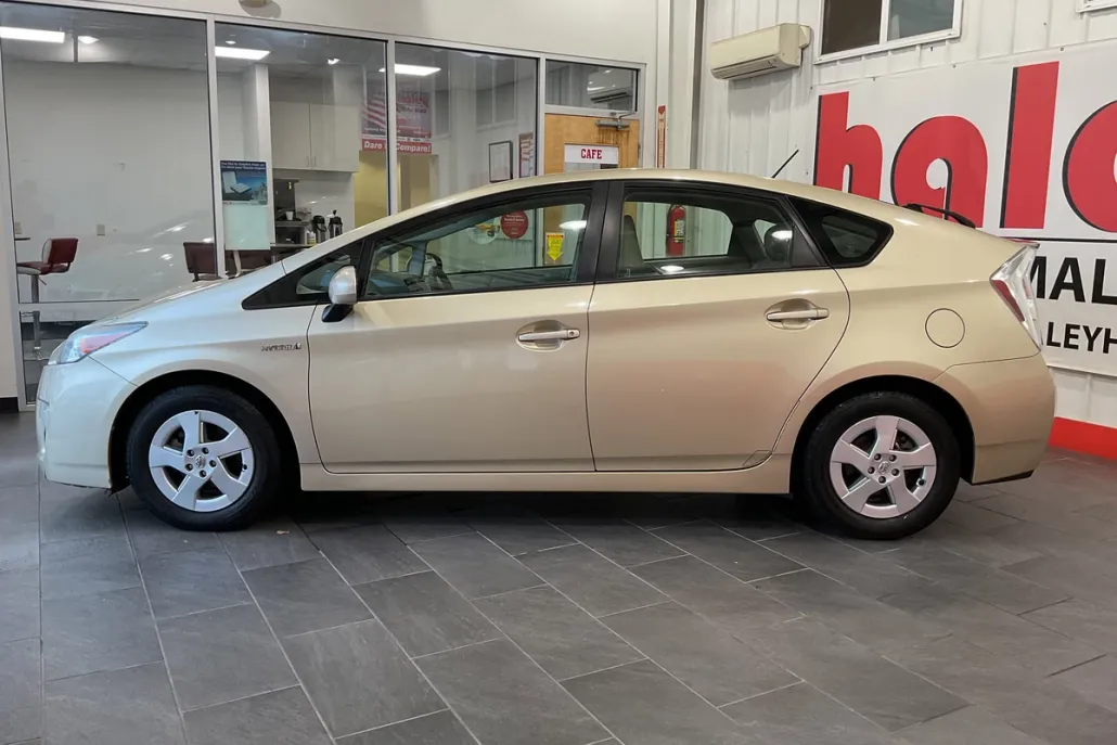 2011 Toyota Prius Two photo 1