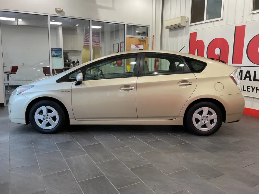 2011 Toyota Prius Two photo 1