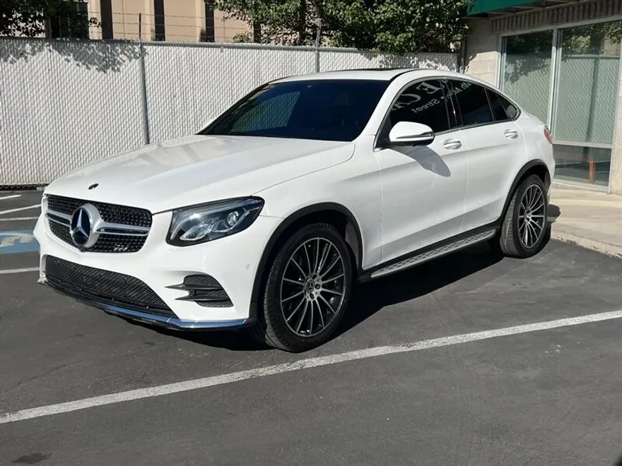 2019 Mercedes Benz GLC 300 4MATIC photo 1
