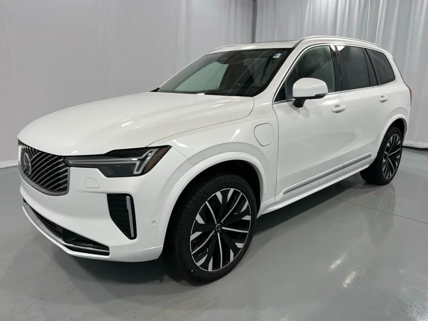 2025 Volvo XC90 T8 Plus photo 1