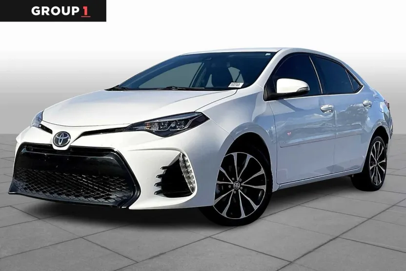 2017 Toyota Corolla SE photo 1