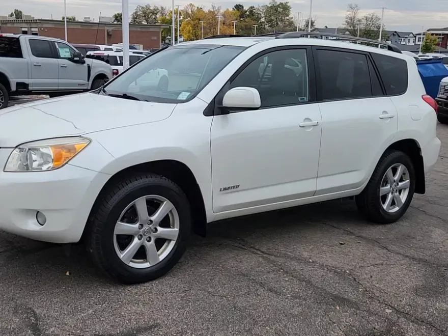2008 Toyota RAV4 Limited photo 1