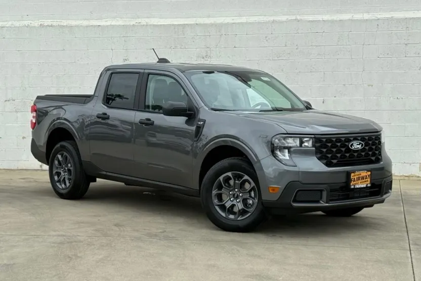 2025 Ford Maverick XLT photo 1