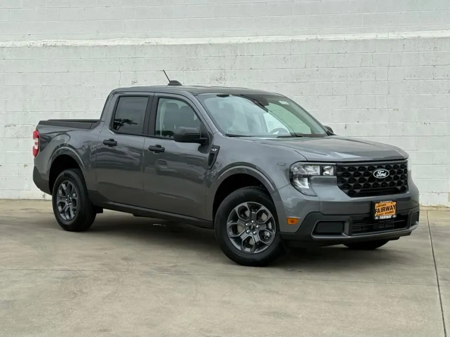 2025 Ford Maverick XLT photo 1