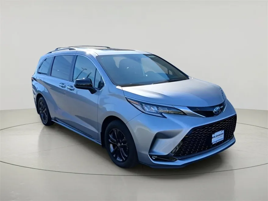 2024 Toyota Sienna XSE photo 1