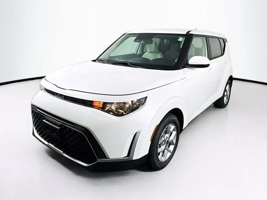 2025 Kia Soul LX photo 1