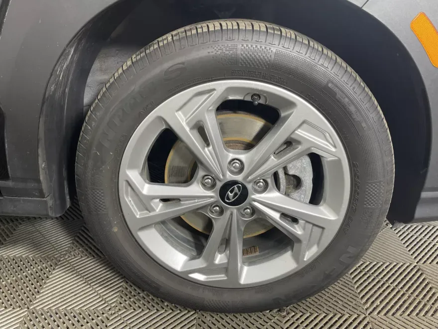 2022 Hyundai Kona SEL photo 1